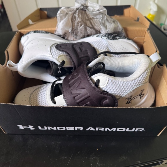 Under Armour Sneakers - Picture 3 of 3